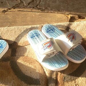 OKC Thunder White Ice Gel Islide sandals (#33 Hayward) size 14/15
